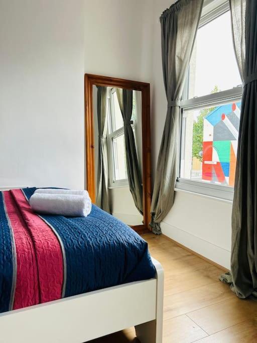 Elegant House In Stratford Apartment London Exterior photo